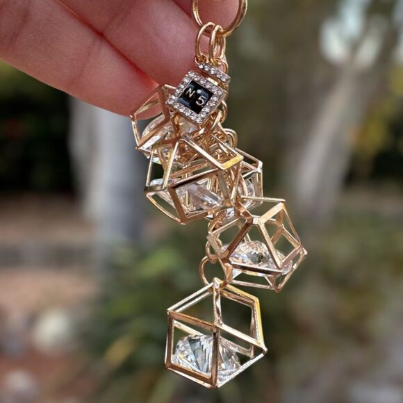 CHANEL No 5 PERFUME BAG CHARM KEYCHAIN - Picture 1 of 2